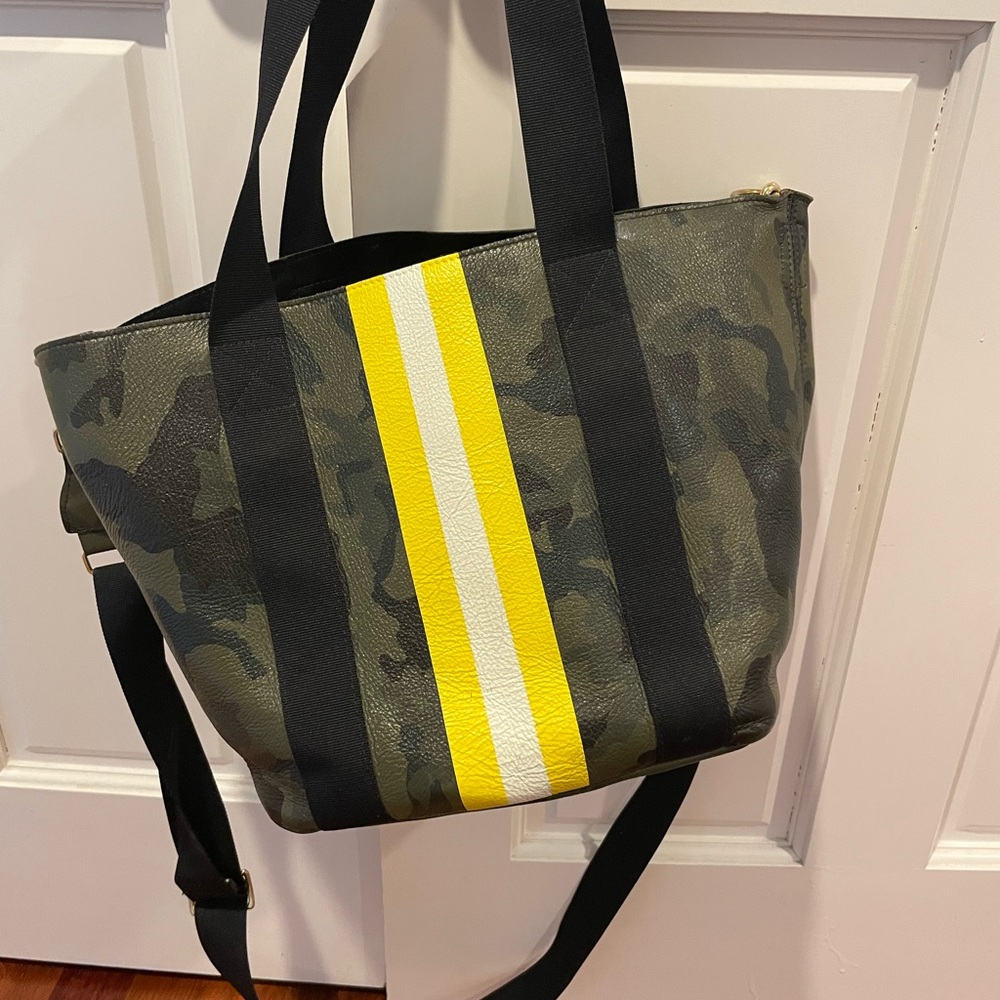 Corroon tote bag in camo with custom strip